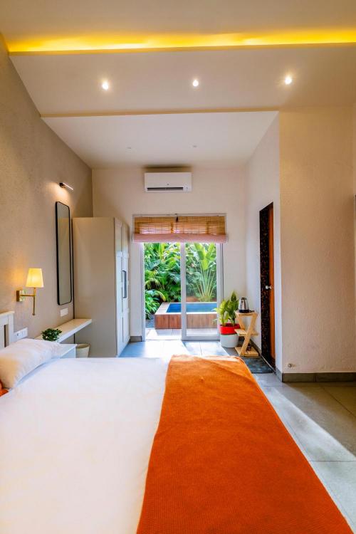 Junior Pool Suite